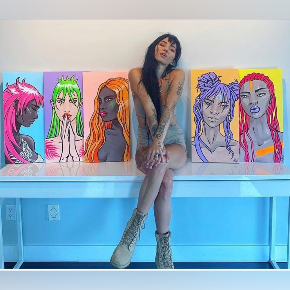 New Lights limited canvas collection "Girls in Odds"